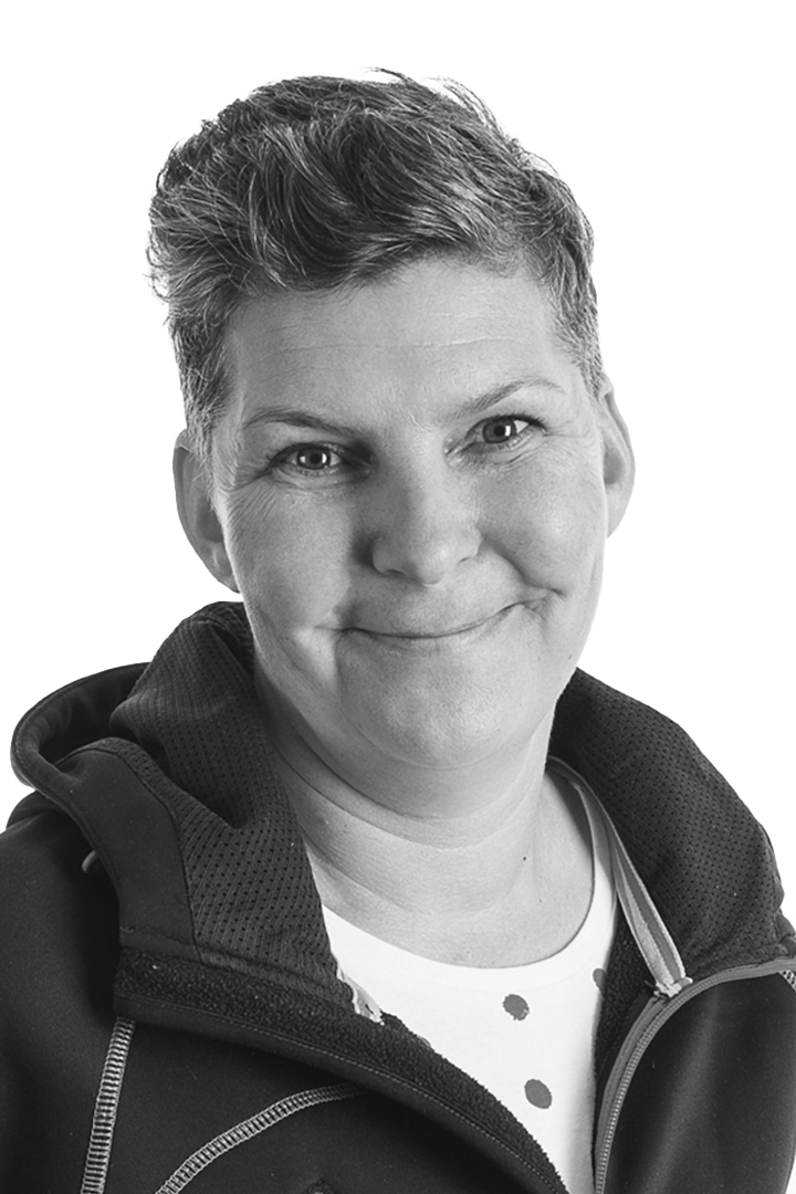 Portrætfoto i sort/hvid af Anna Gunnarsson ansvarlig for Administration/ekonomi hos Industrisand - Stonewalk